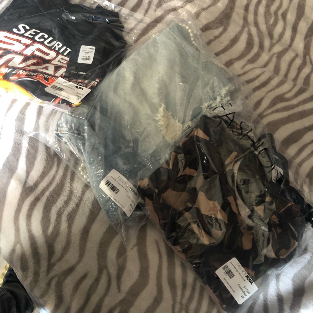 Fashion nova apperal shirt shorts and 2pc camo